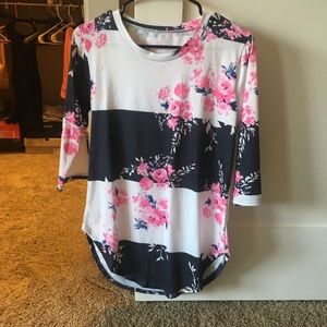 3/4 length sleeve floral top